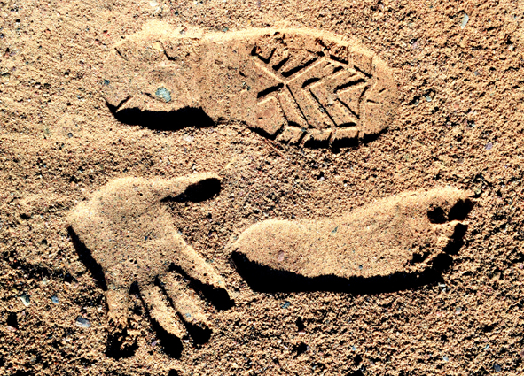 Fußabdruck Hand- und Fußabdruck im Sand